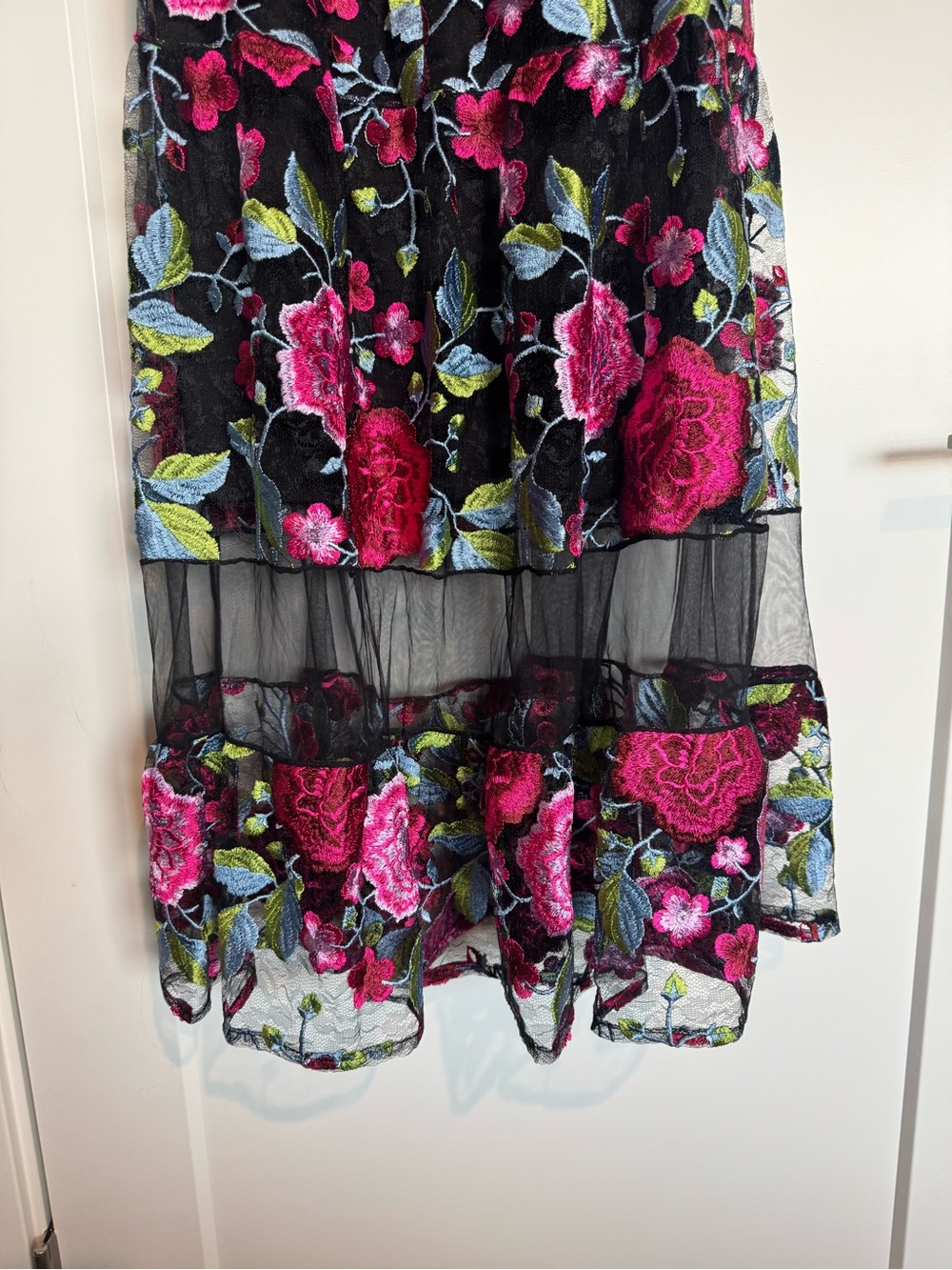 Dress the Population Gabriela off-the-shoulder midi dress - Picture 4 of 7